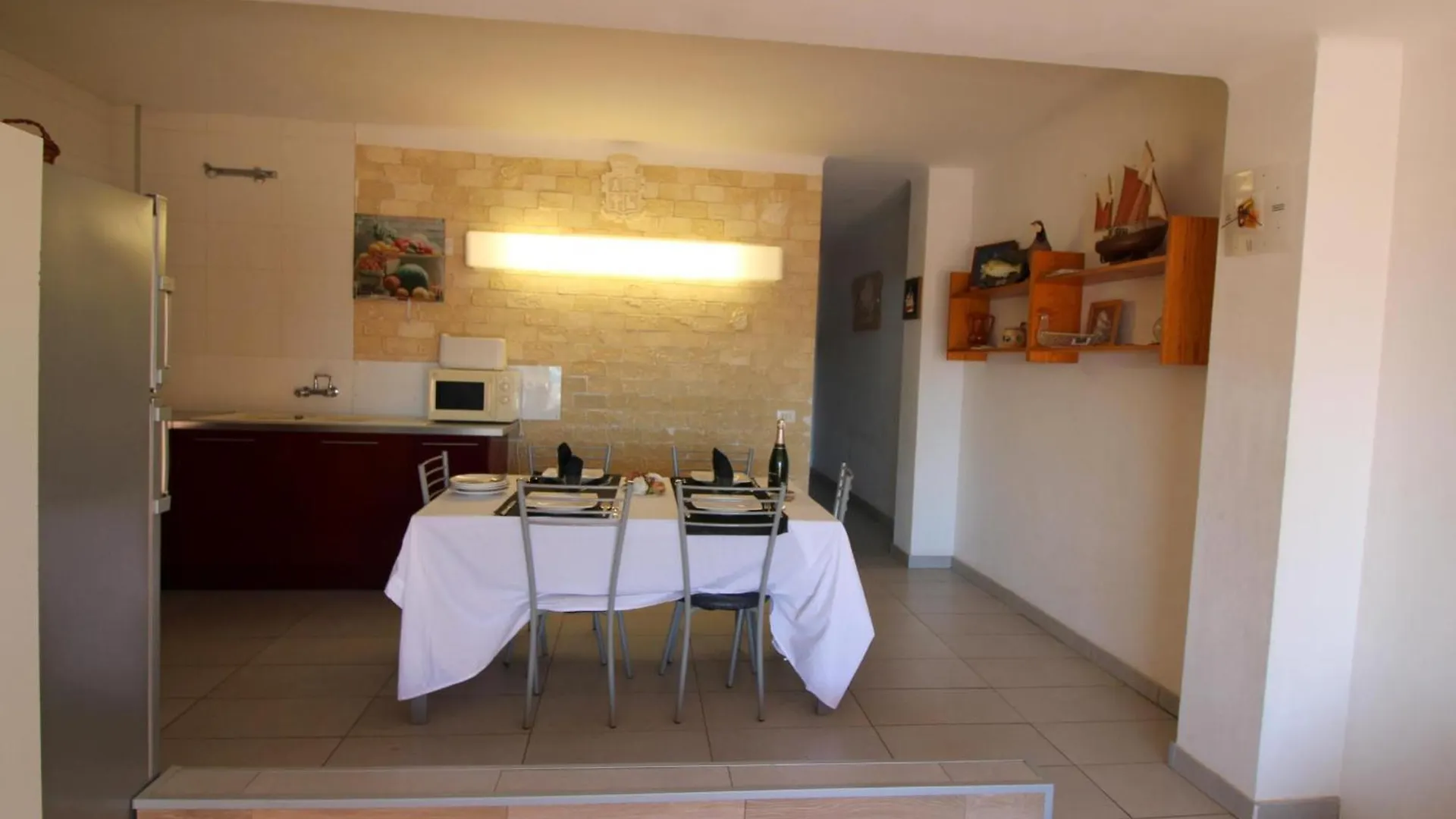 Apartamento De Tres Dormitorios Vistas Al Mar - Hisp-288-58 Empuriabrava 0*,  Spain